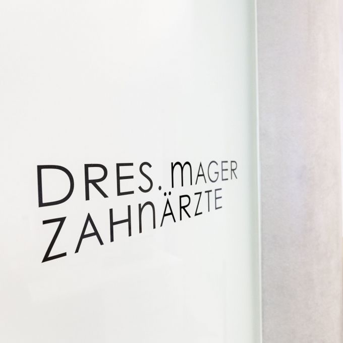 Dres. Mager Zahnärzte Schild